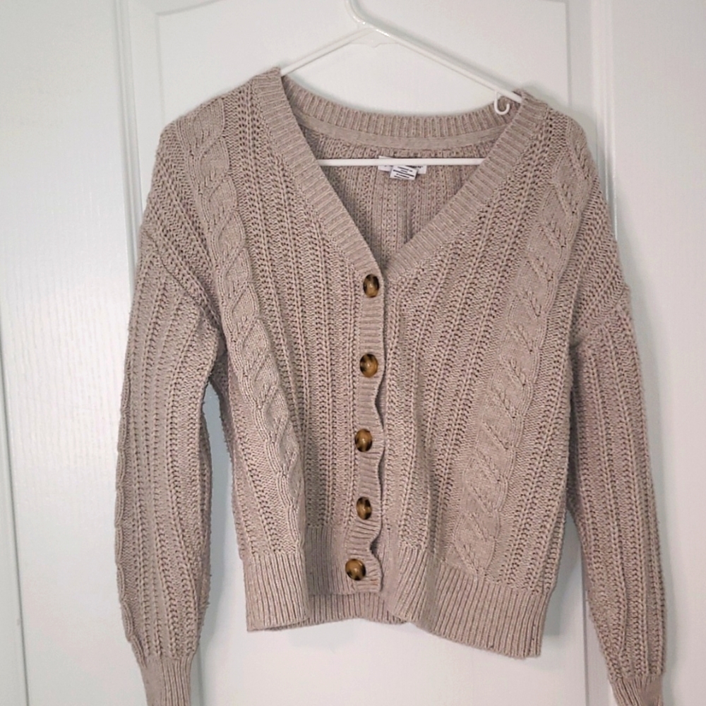 Size: med. Brown Knitted sweater with buttons.